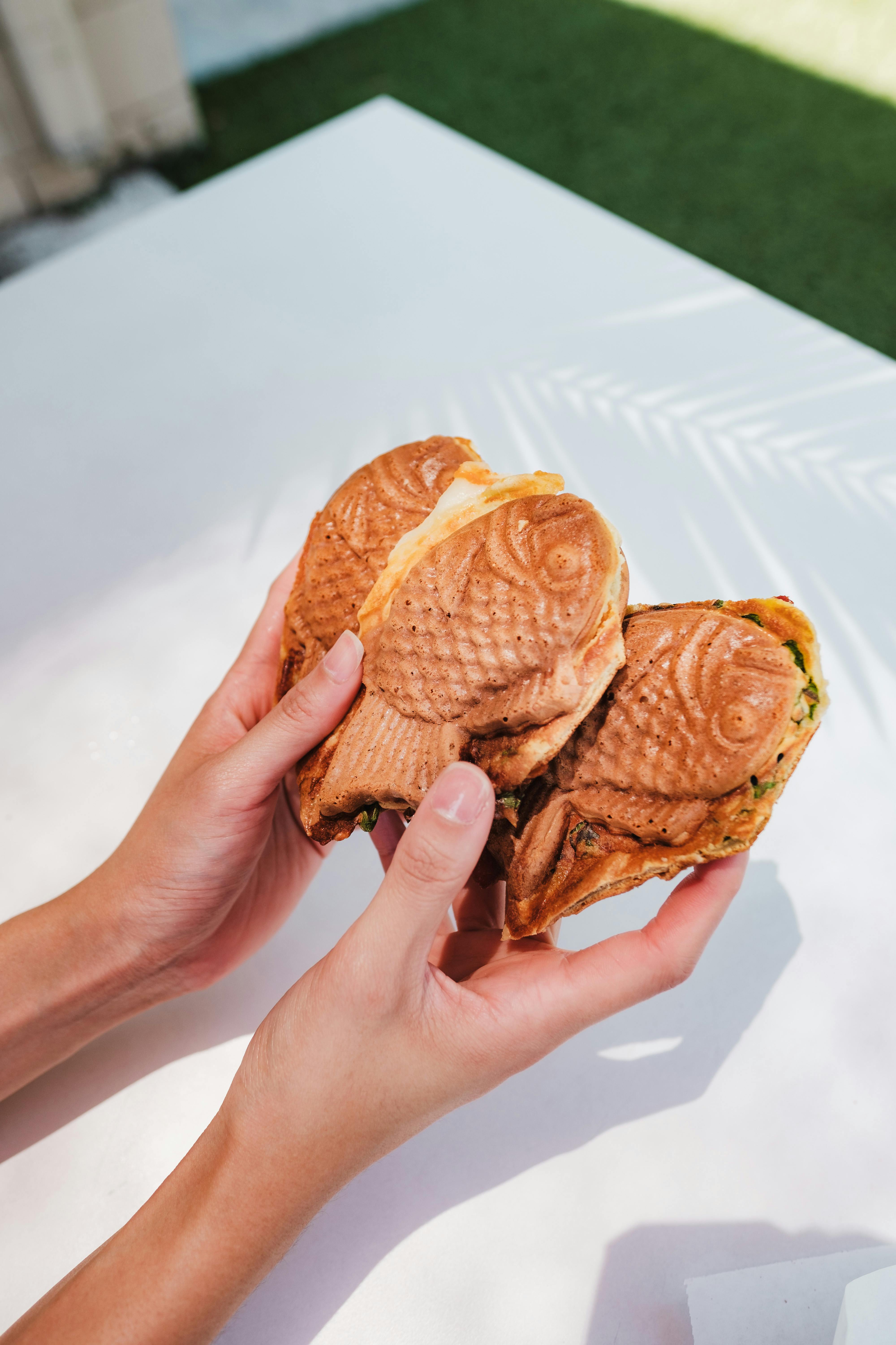 Bungeoppang fish shaped pastry red bean custard Seoul winter